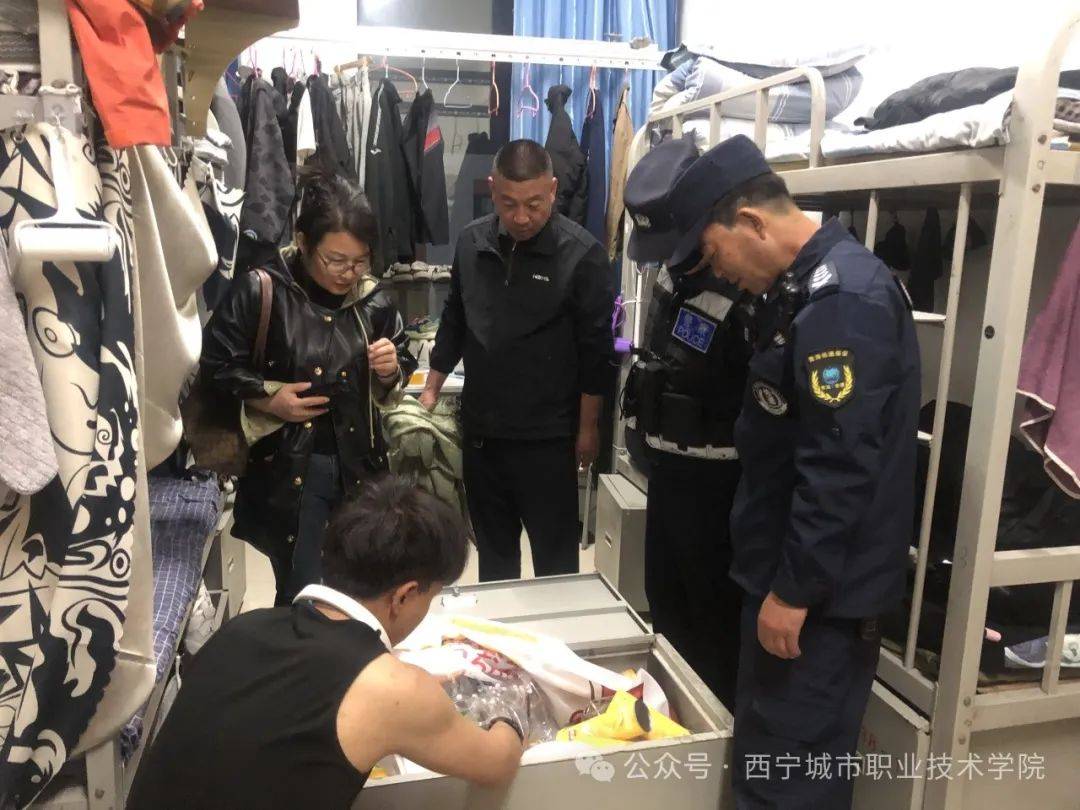 园区派出所民警对学生公寓开展了违禁物品大检查开元棋牌app学生工作部、保卫部、联合生物(图2)