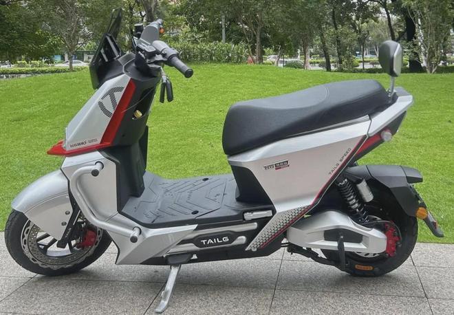 场出街有面充满电150公里轻松跑！开元ky棋牌推荐两款超长续航电摩登