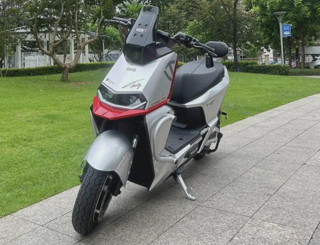 场出街有面充满电150公里轻松跑!开元ky棋牌推荐两款超长续航电摩登(图2) 场出街有面充满电150公里轻松跑!开元ky棋牌推荐两款超长续航电摩登(图2)