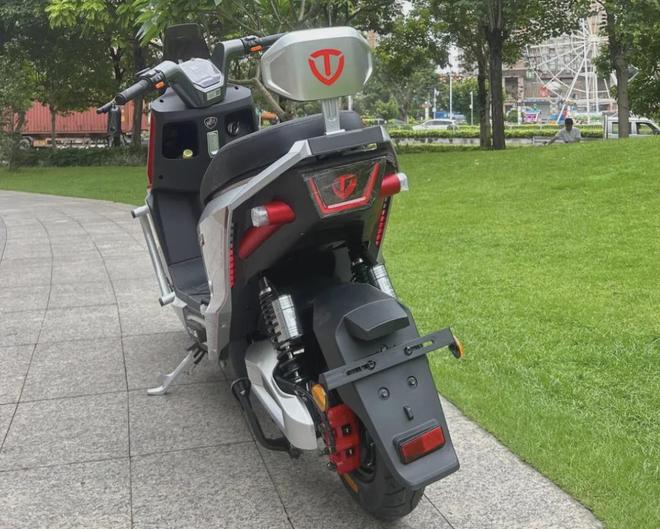 场出街有面充满电150公里轻松跑!开元ky棋牌推荐两款超长续航电摩登(图7) 场出街有面充满电150公里轻松跑!开元ky棋牌推荐两款超长续航电摩登(图7)