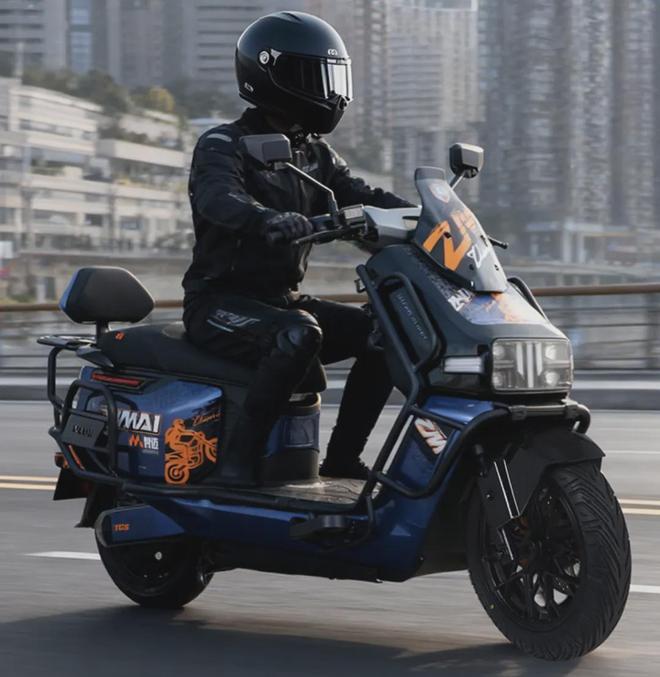 场出街有面充满电150公里轻松跑!开元ky棋牌推荐两款超长续航电摩登(图6) 场出街有面充满电150公里轻松跑!开元ky棋牌推荐两款超长续航电摩登(图6)