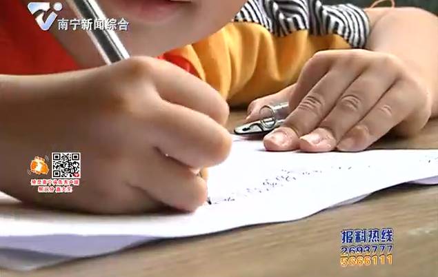 “妈妈”背后的原因……哭了！开元棋牌6岁男孩把保姆当成(图6)